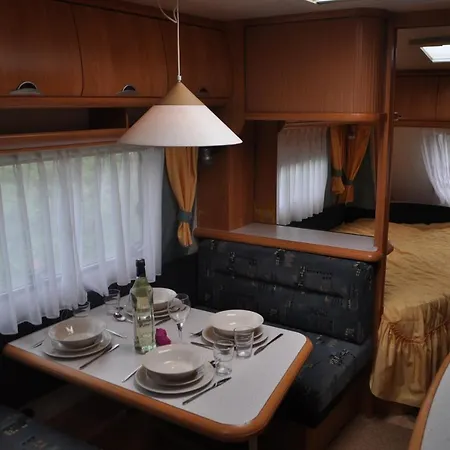Nowoczesne Przyczepy Kempingowe Chalupy Royal-Camp Exterior photo