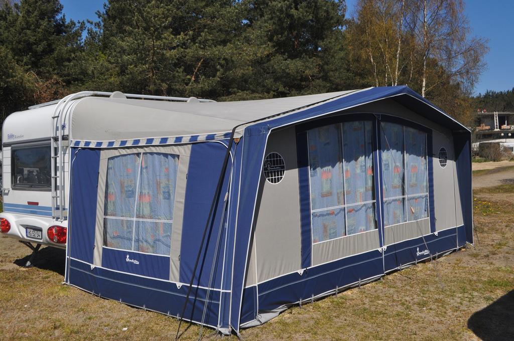 Campsite Nowoczesne Przyczepy Kempingowe Royal-camp Chalupy